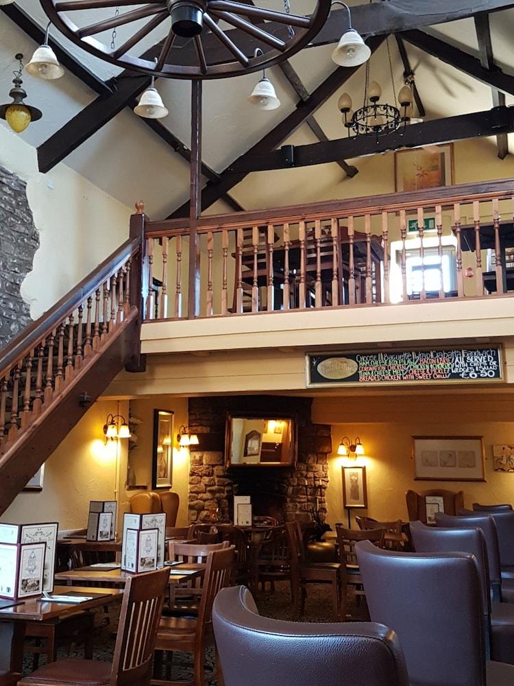 The Old Barn Inn Newport  Exterior foto