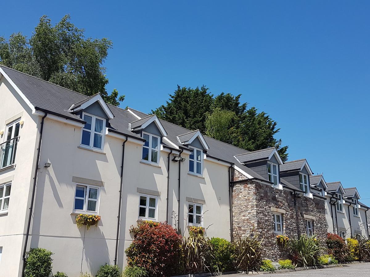 The Old Barn Inn Newport  Exterior foto